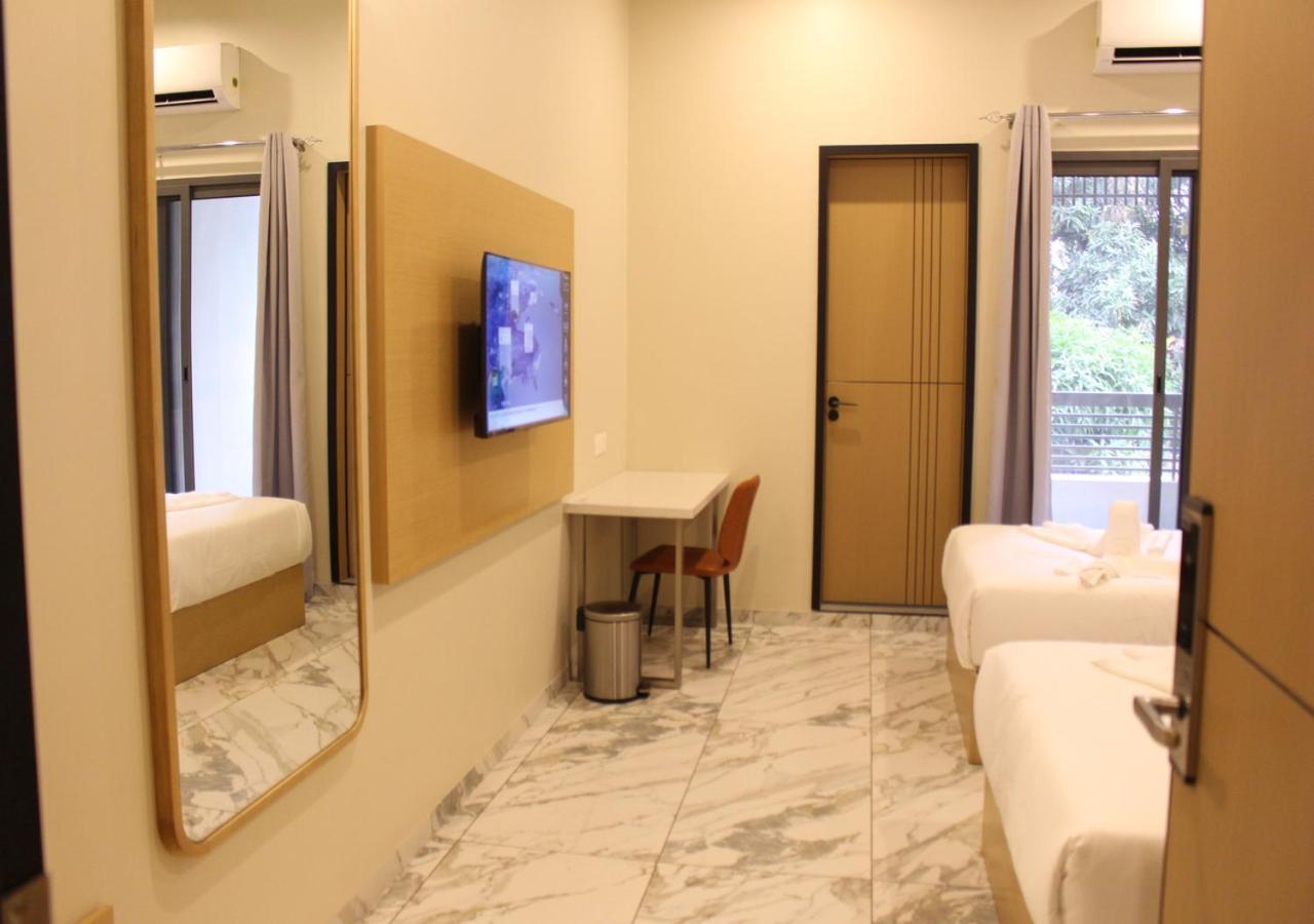 Ixoras Hotel Lemba Кіншаса Екстер'єр фото