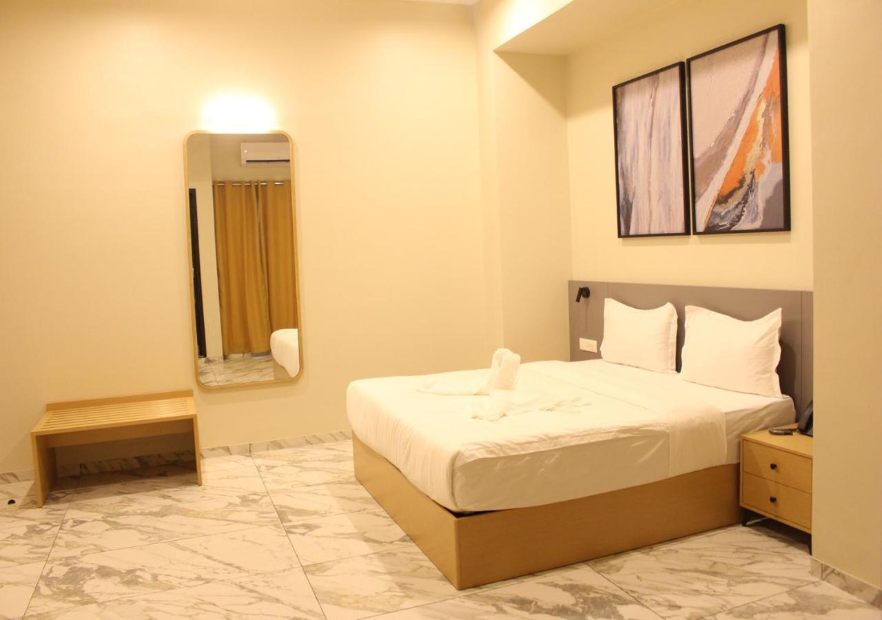 Ixoras Hotel Lemba Кіншаса Екстер'єр фото