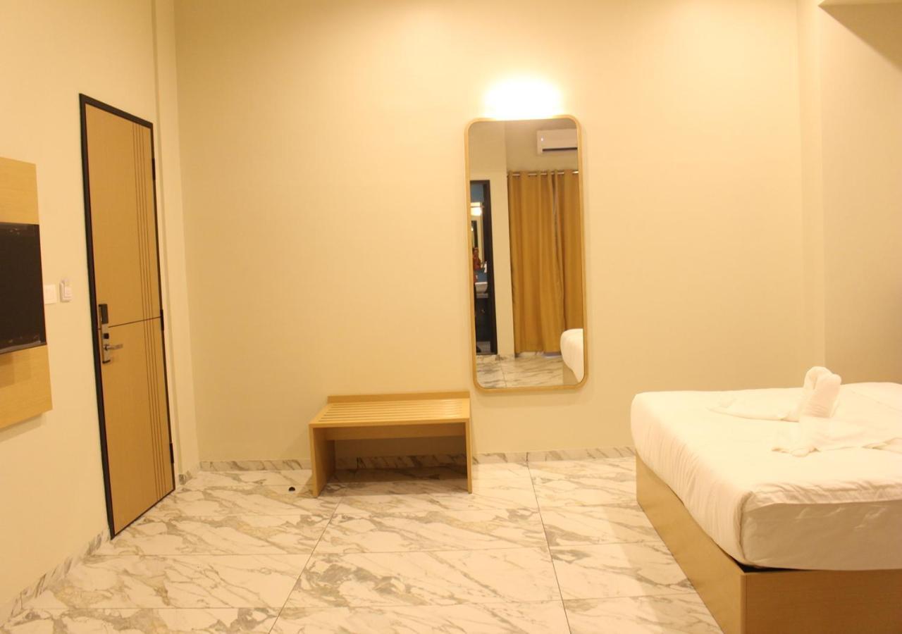 Ixoras Hotel Lemba Кіншаса Екстер'єр фото