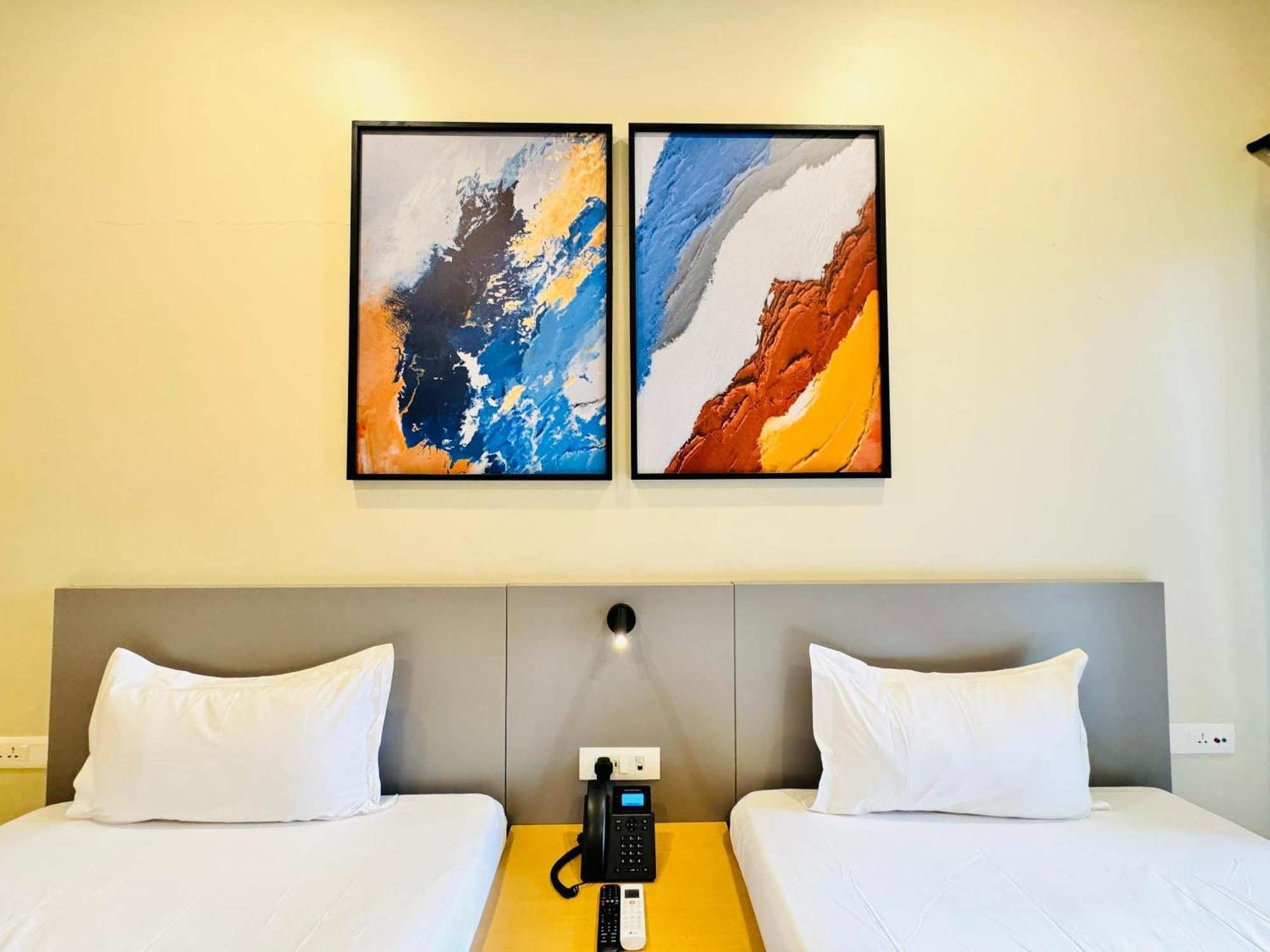 Ixoras Hotel Lemba Кіншаса Екстер'єр фото