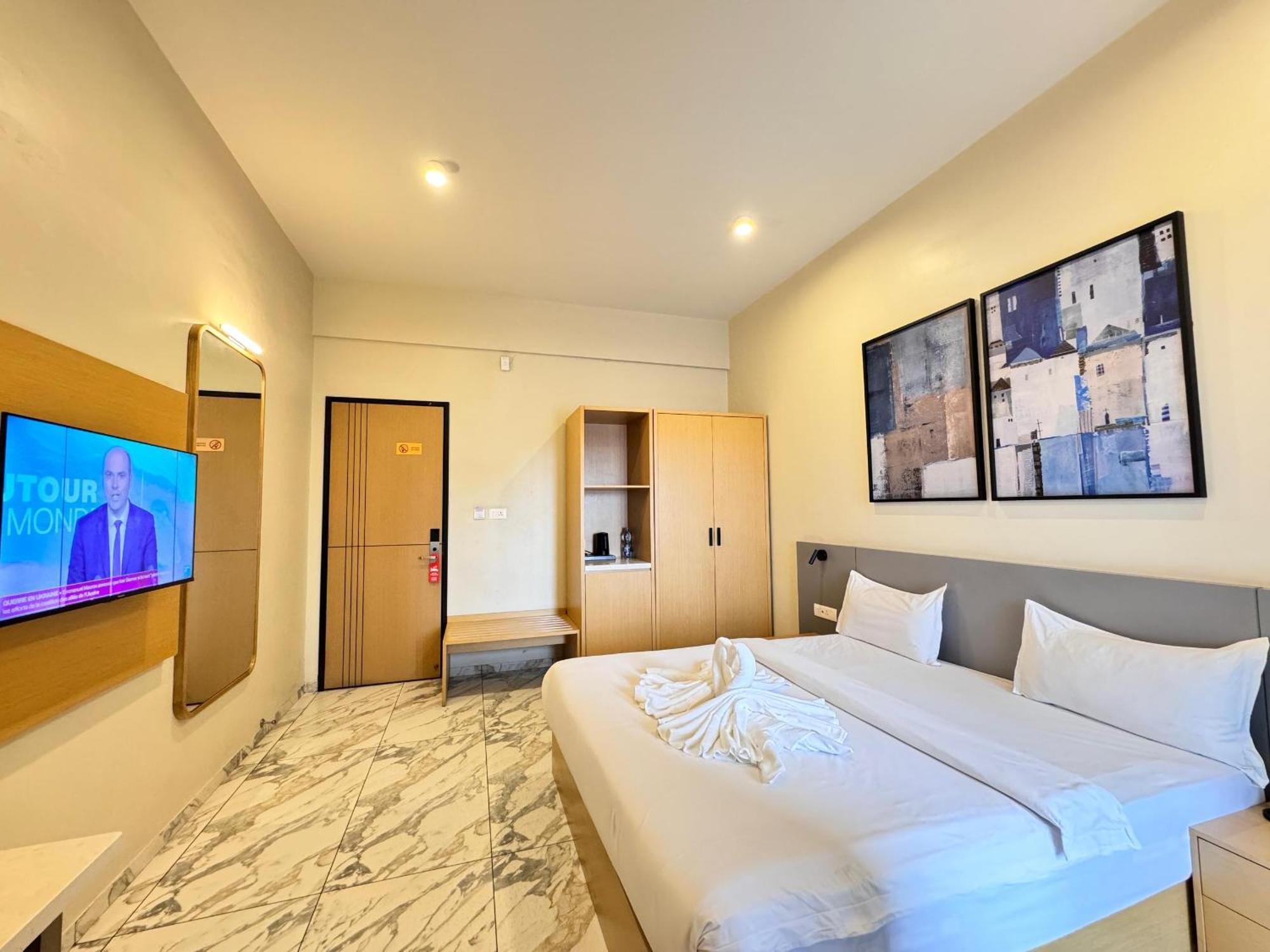 Ixoras Hotel Lemba Кіншаса Екстер'єр фото