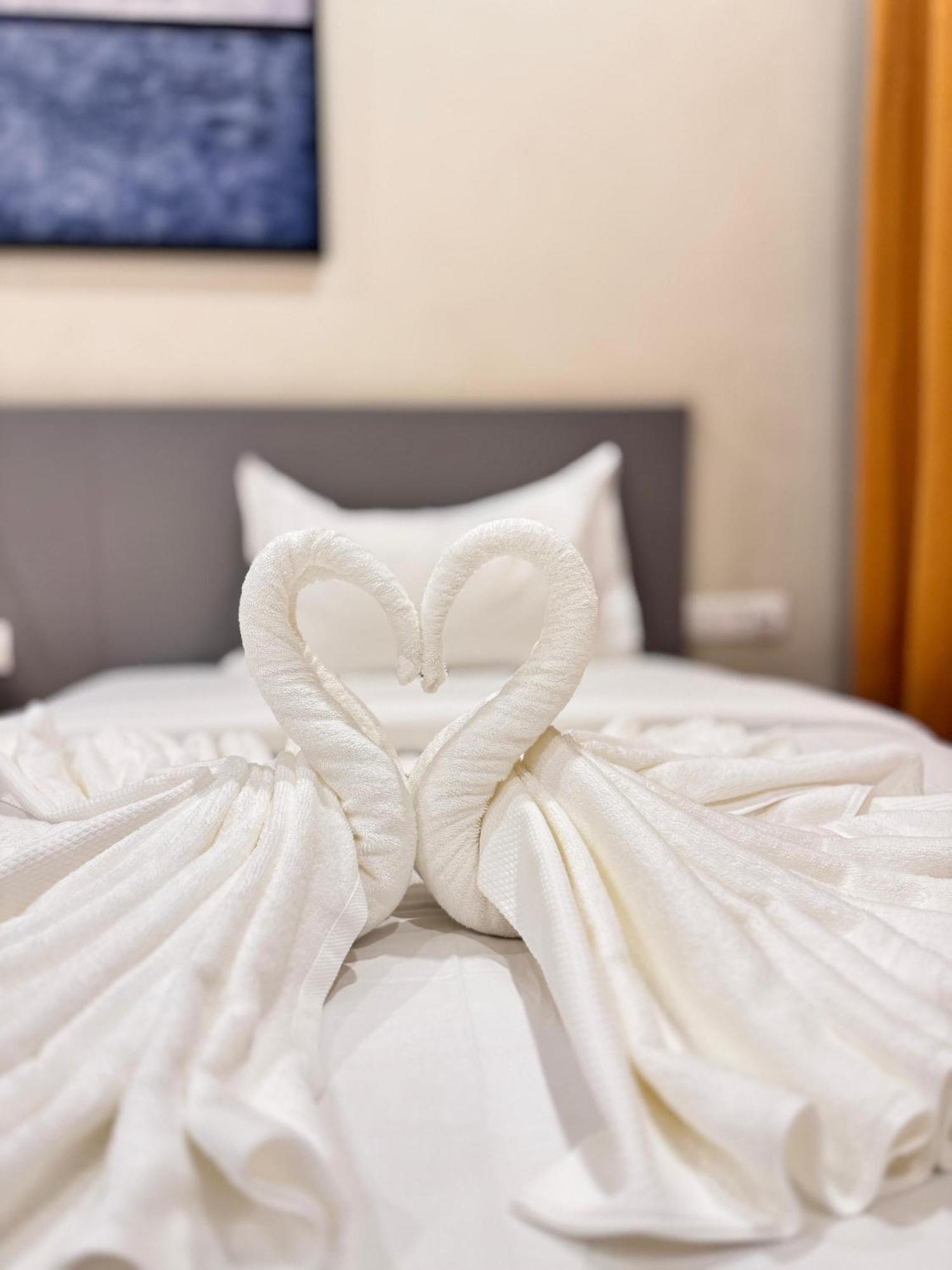 Ixoras Hotel Lemba Кіншаса Екстер'єр фото