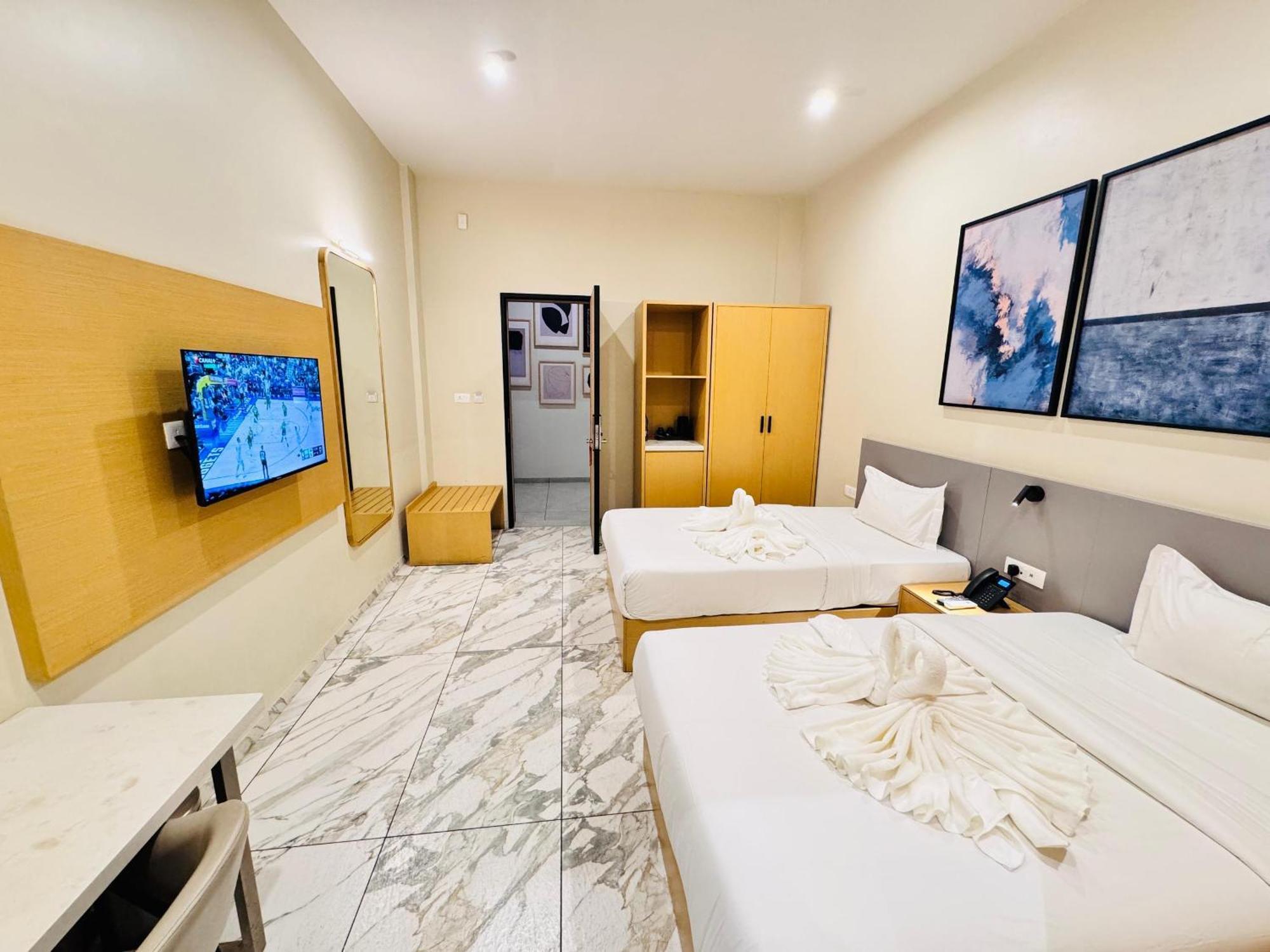 Ixoras Hotel Lemba Кіншаса Екстер'єр фото